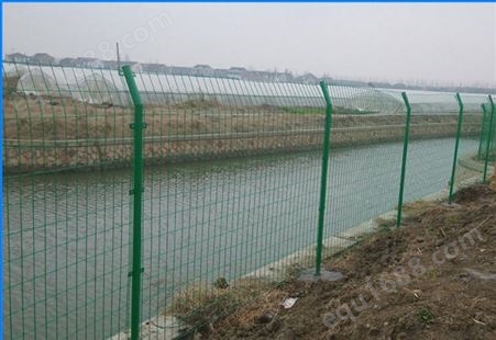 高速公路护栏网铁丝网围栏双边丝围墙防护网钢丝隔离护栏圈地养殖